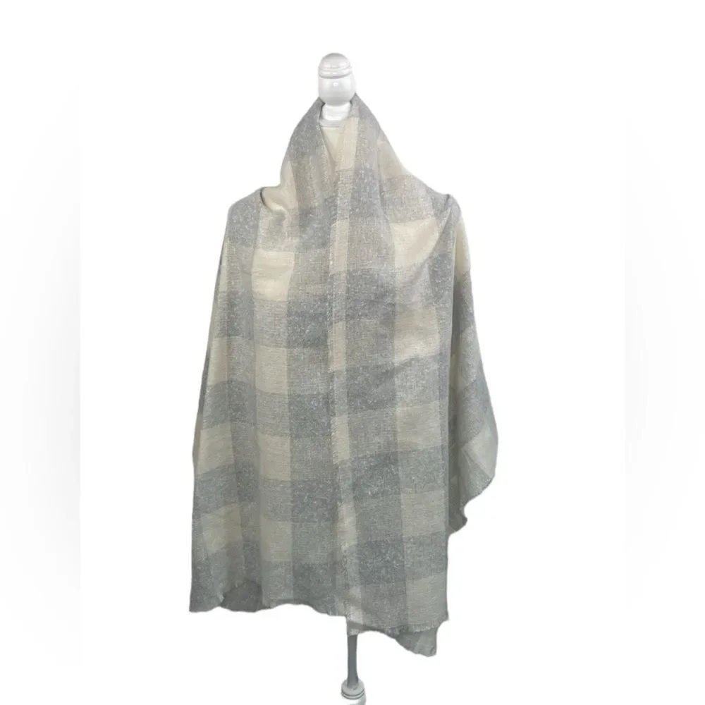 Old Navy Buffalo Plaid Blanket Scarf Light Gray super soft